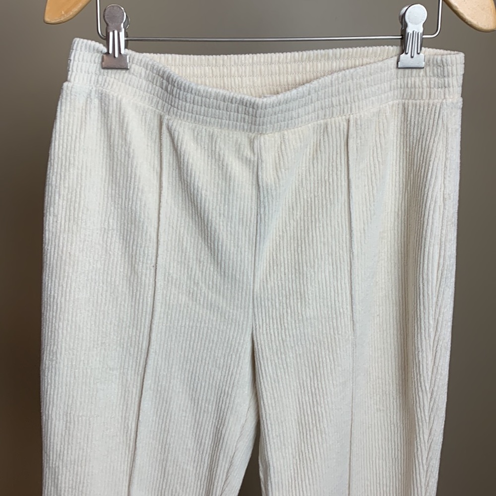 Aeri groove on ribbed velour flare pants - Picture 2 of 8